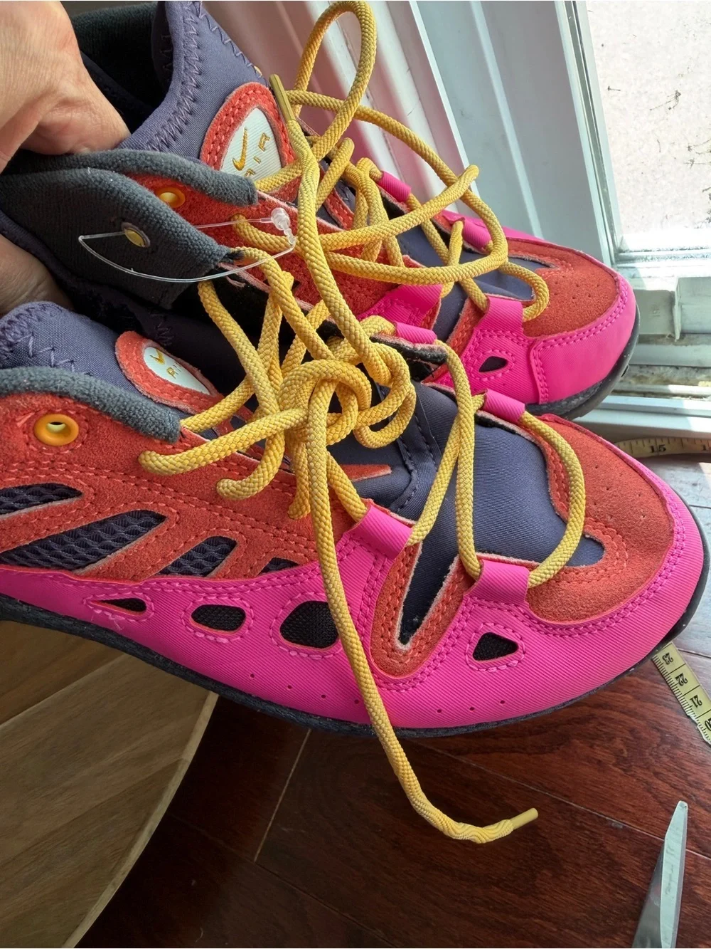 Nike ACG Air Exploraid Trail Sneakers Light Wild Mango Outdoor Hiking Shoes 7.5